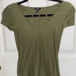 Green, fitted T-shirt